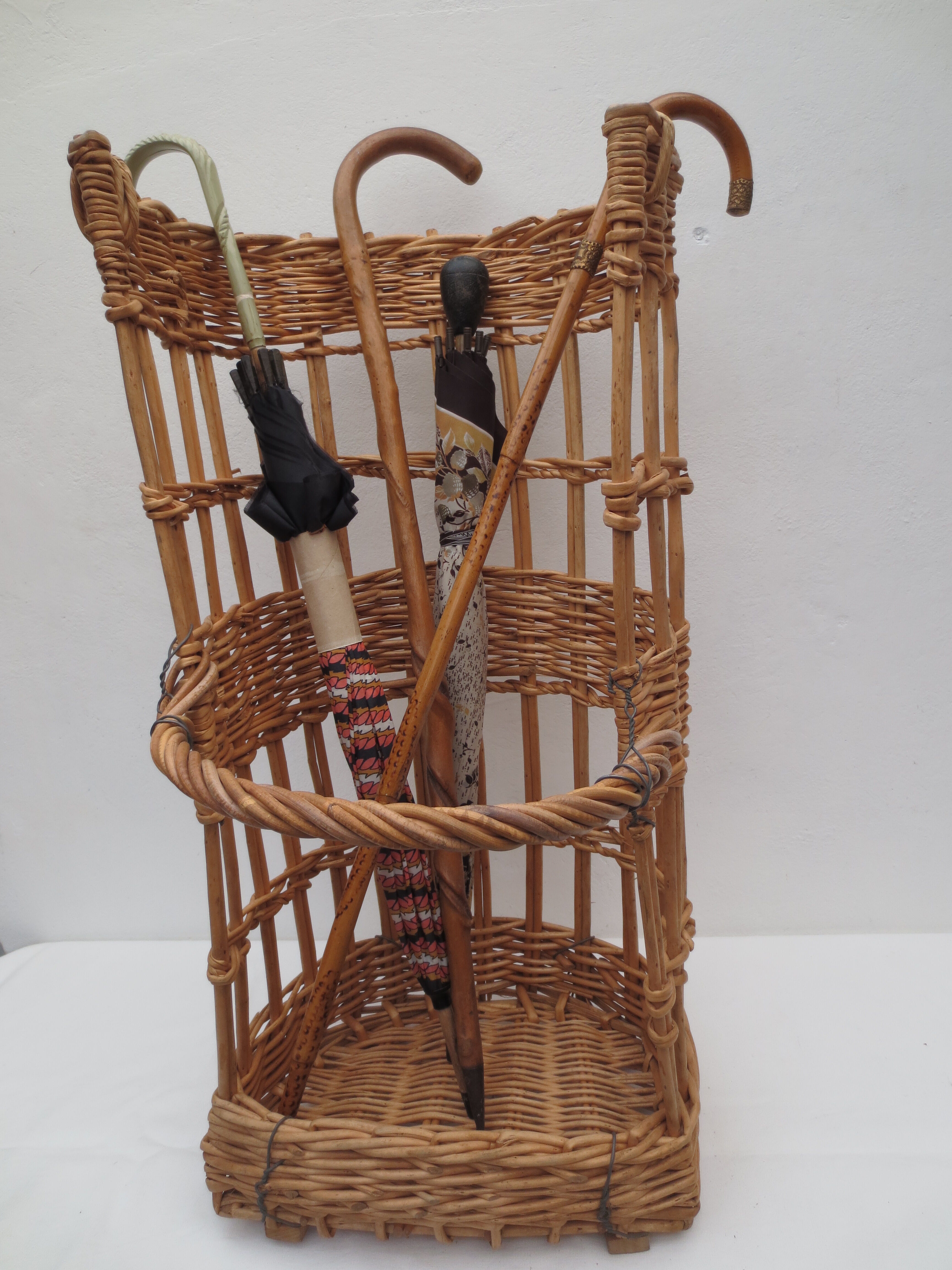 bread basket / handmade umbrella door in honey-coloured wicker