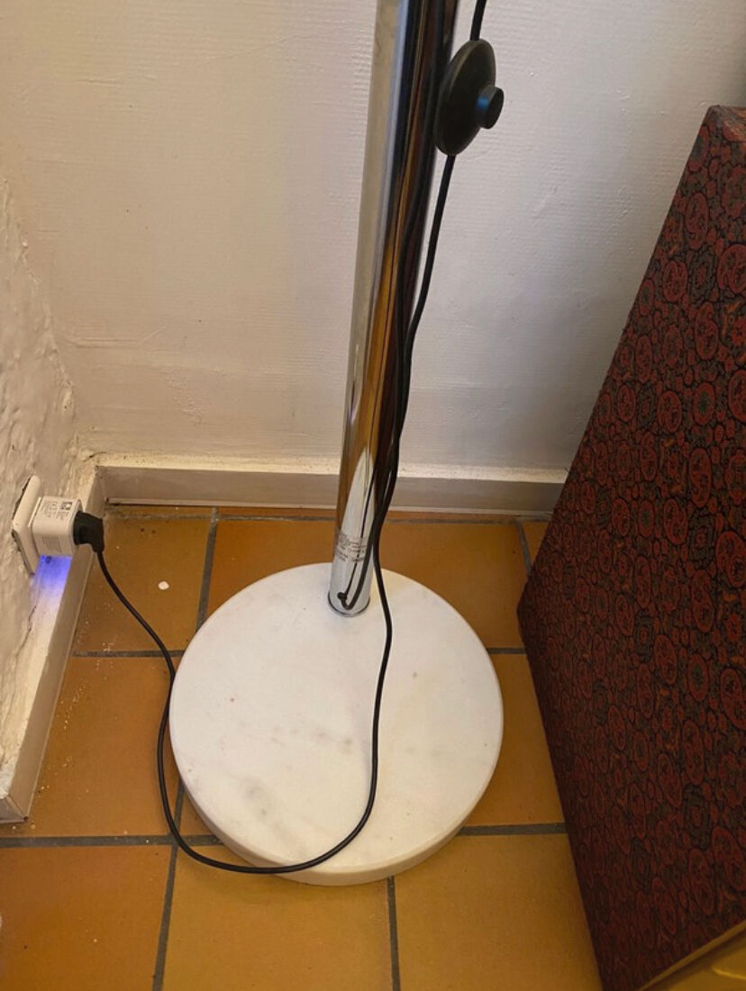 5-foot marble lamppost