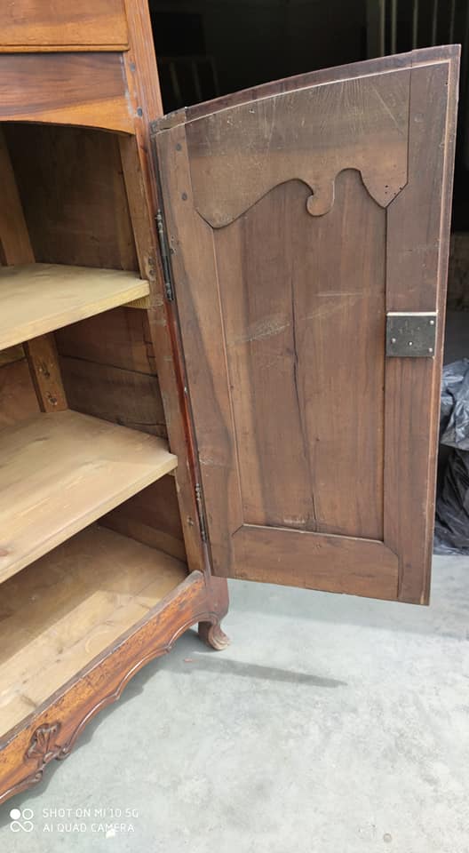 Solid walnut sideboard from the late 18th century, Transition period