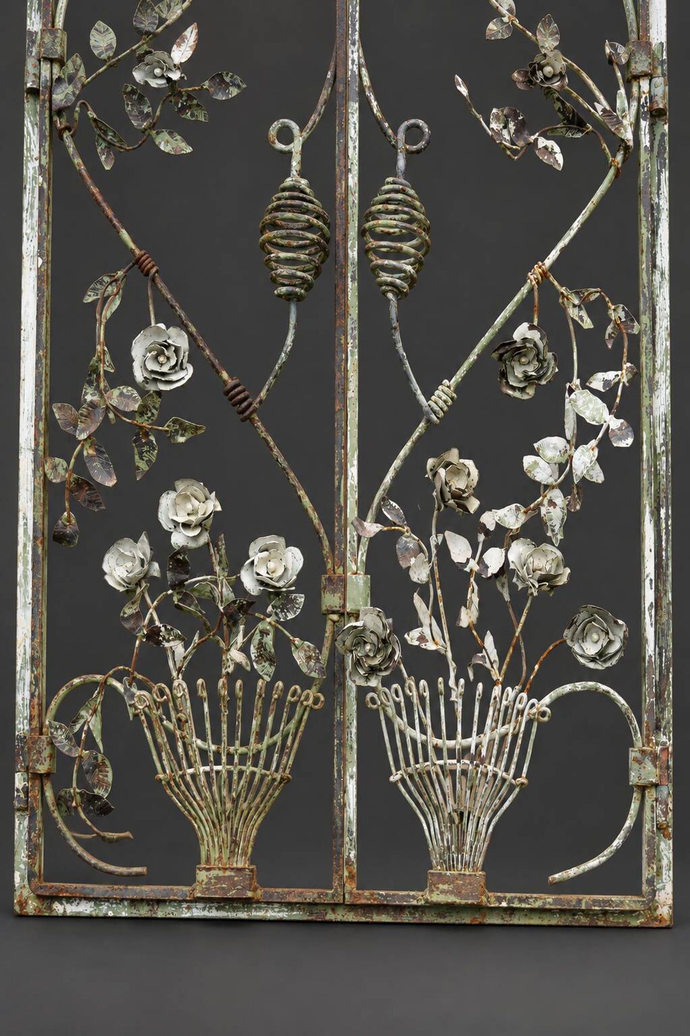 Panneau de fenêtre mural antique en métal forgé français