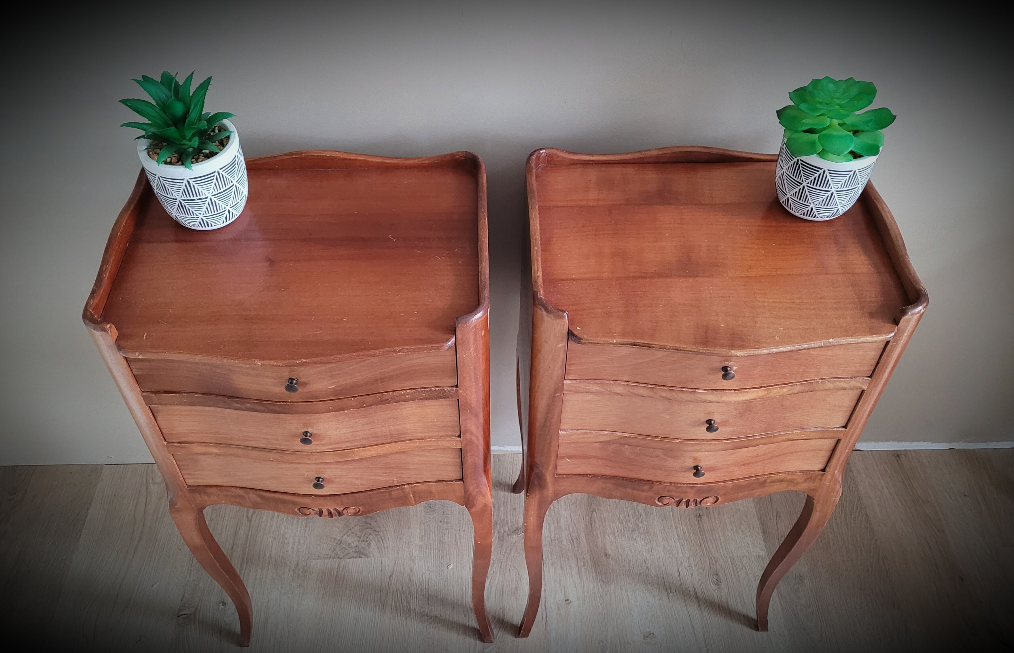 Regency bedside table with drawers