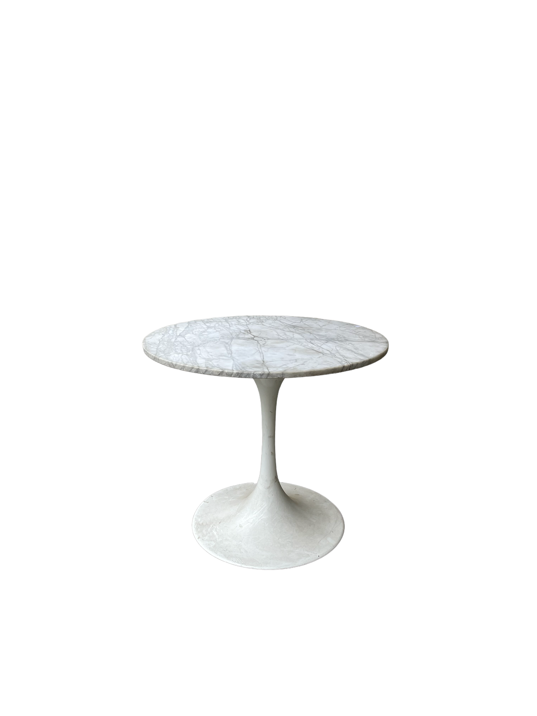 Table design pied tulipe dessus marbre