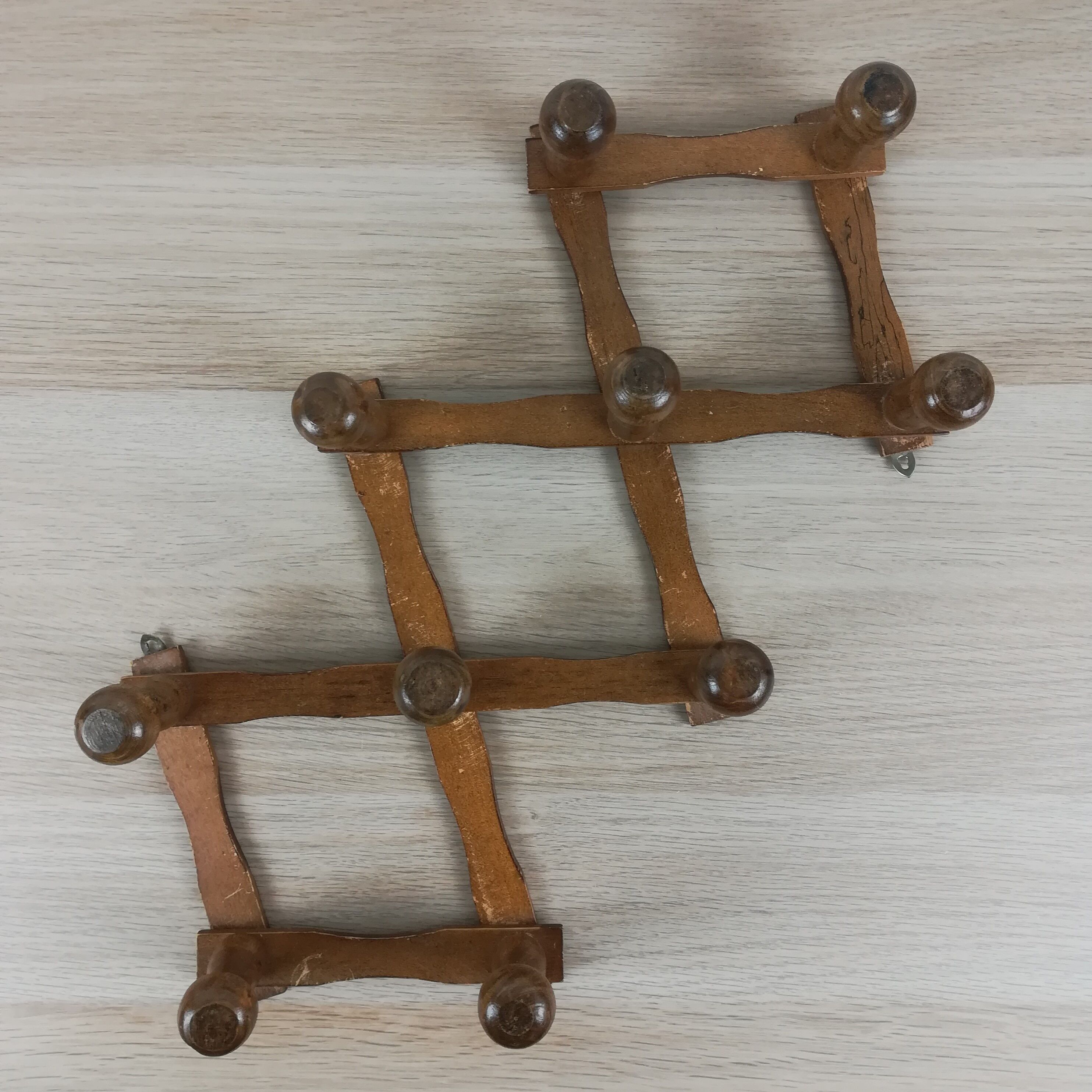 Extendable wall coat rack