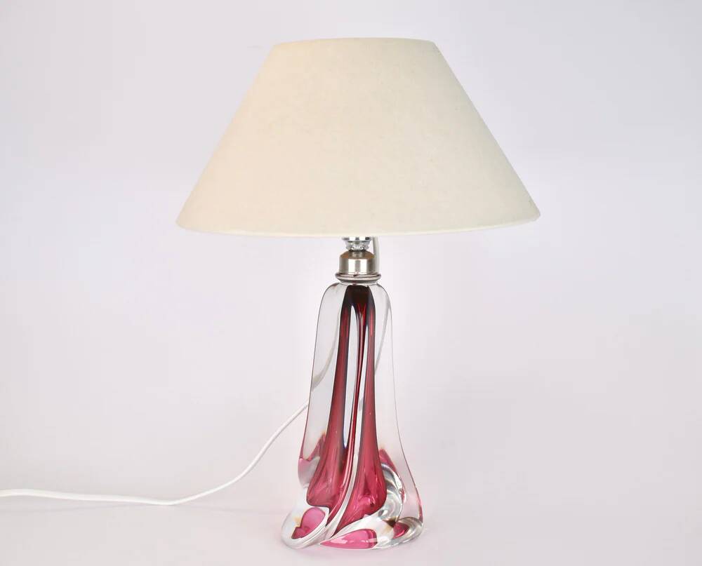 Lampe de table en verre rose Val St Lambert du milieu du siècle