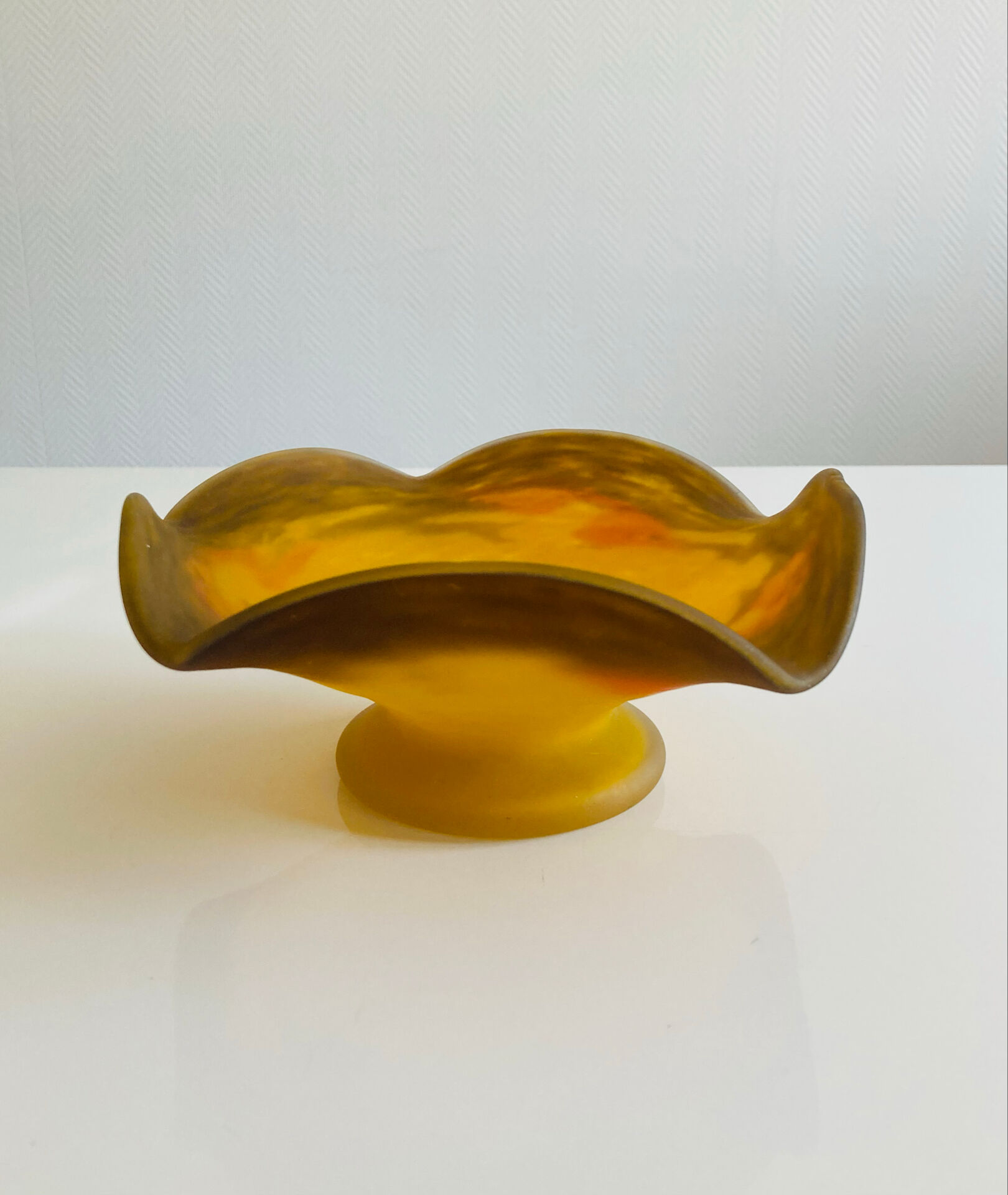 Glass footed coupe Nuagé signed by Muller Frères Lunéville.