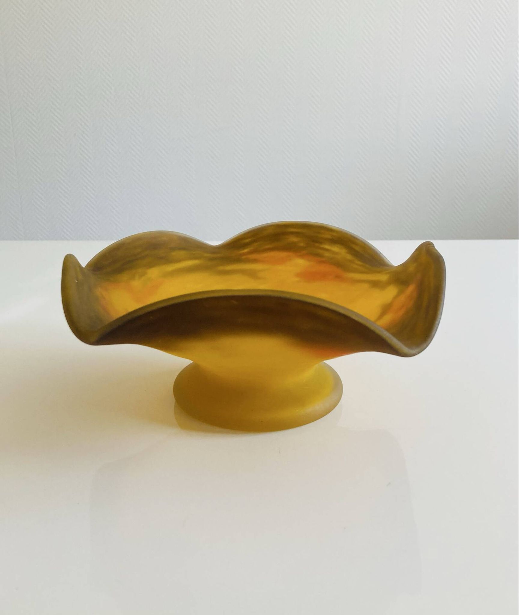 Glass footed coupe Nuagé signed by Muller Frères Lunéville.