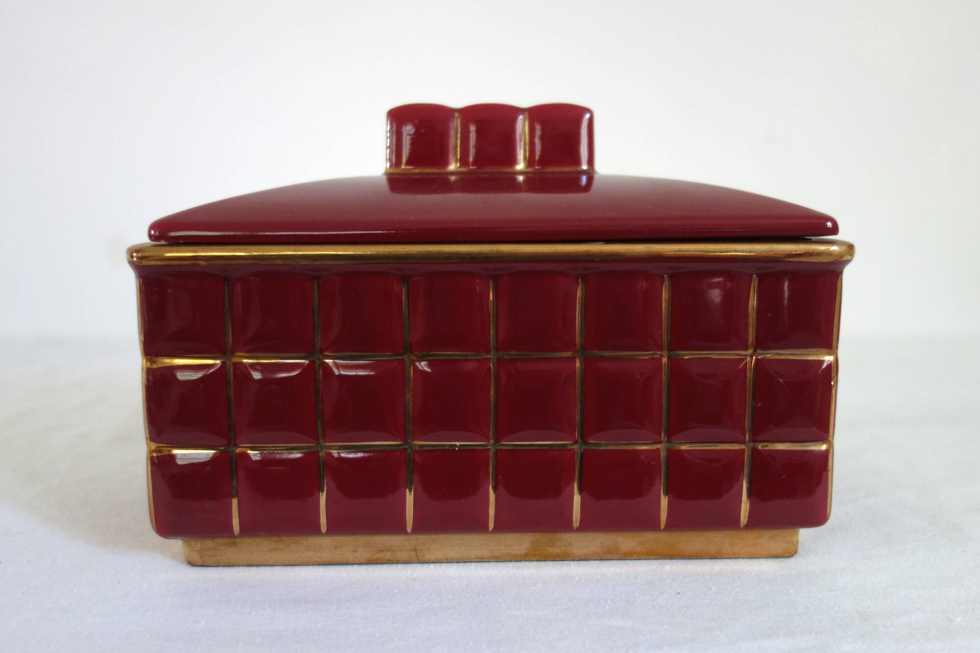 Art Deco box in burgundy ceramic art Poët Laval