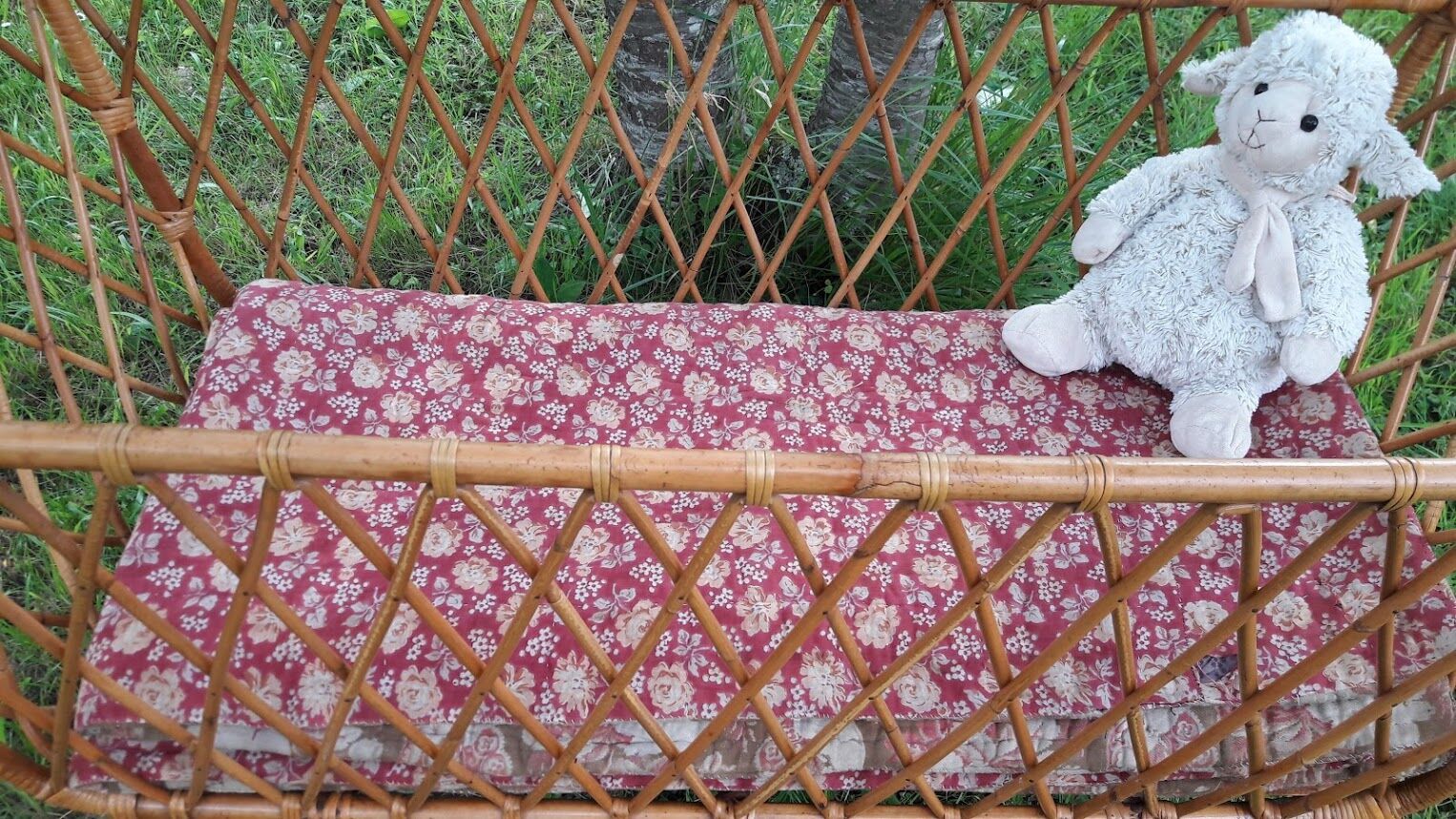 Vintage rattan baby cot