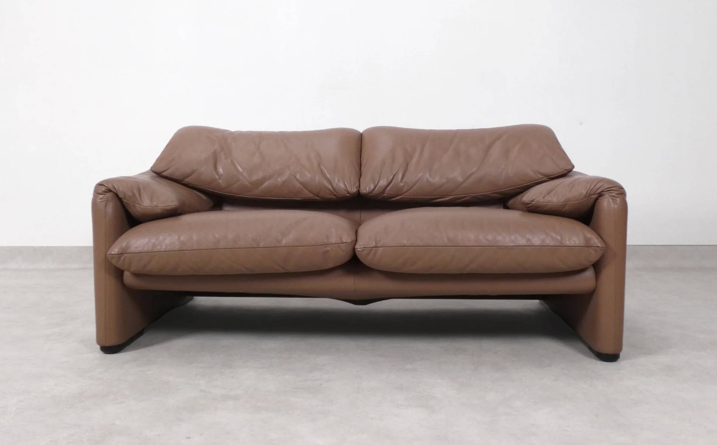 Set of Cassina Maralunga 2 seaters in mocca leather