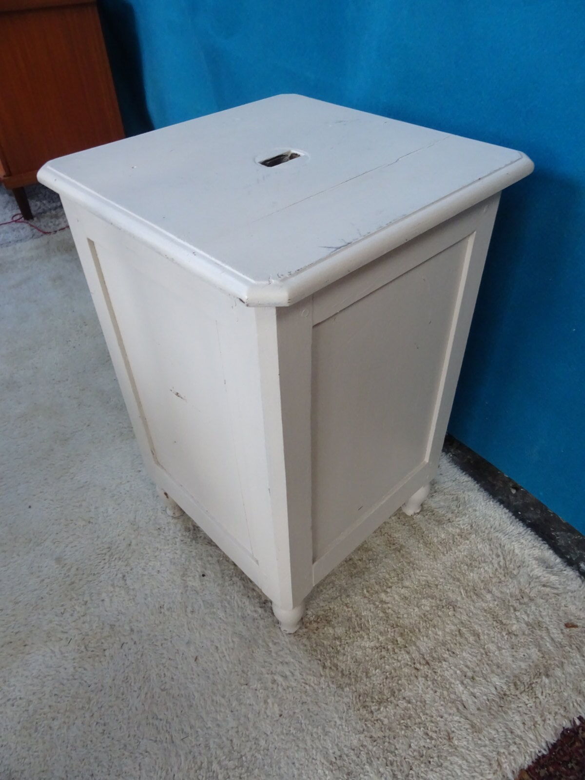 Buffet 19th to one door