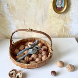 Bamboo basket with handle