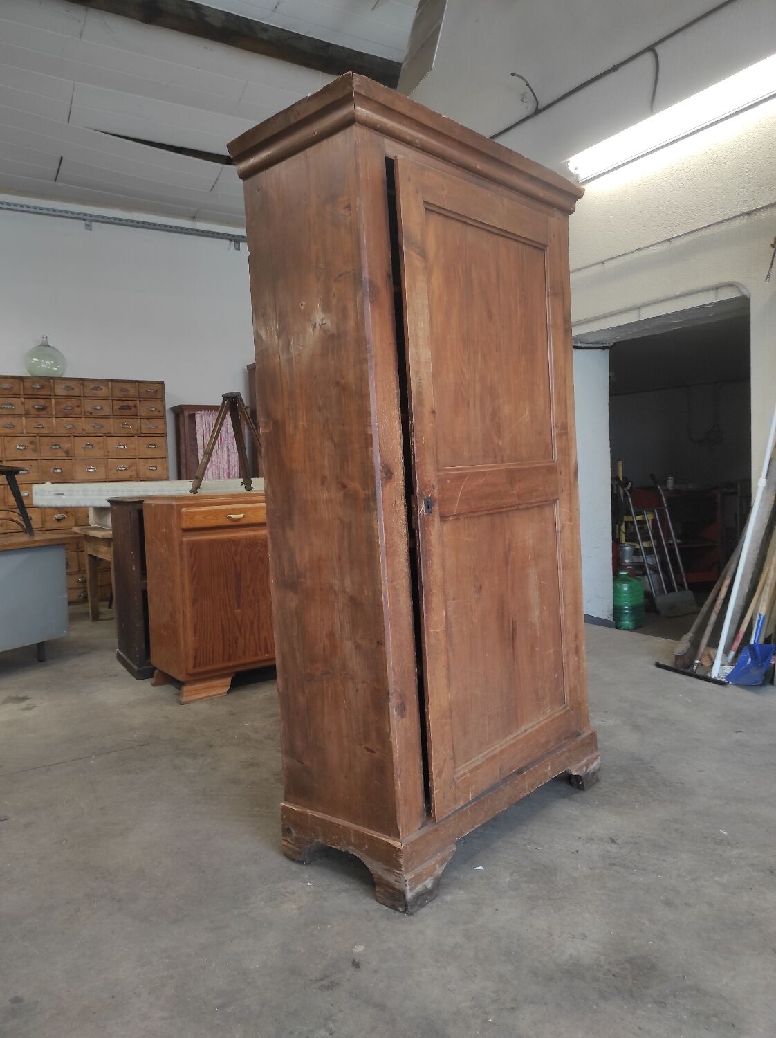 Old Parisian bitter farmhouse 1 rustic fir door with key