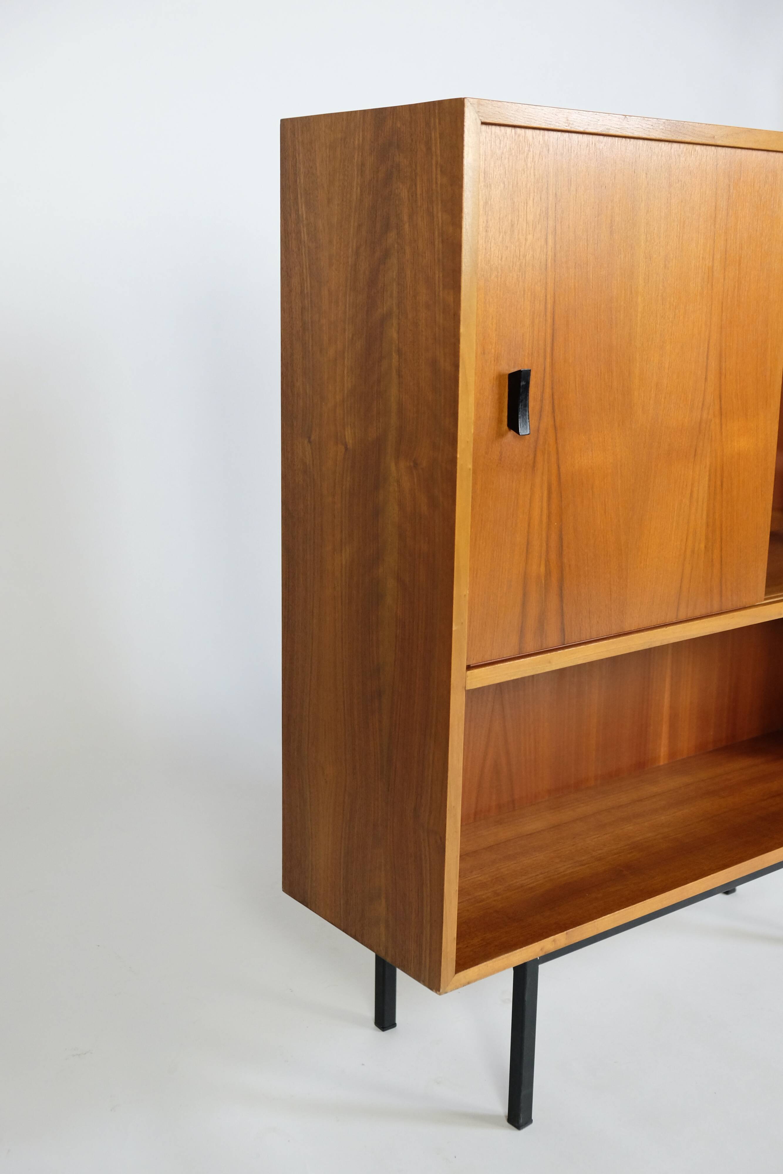 Vintage Nussbaum Vitrinenschrank Highboard Md-Century 1960er