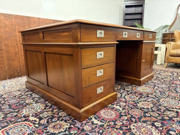Grand bureau Chesterfield anglais classique Partnerdesk