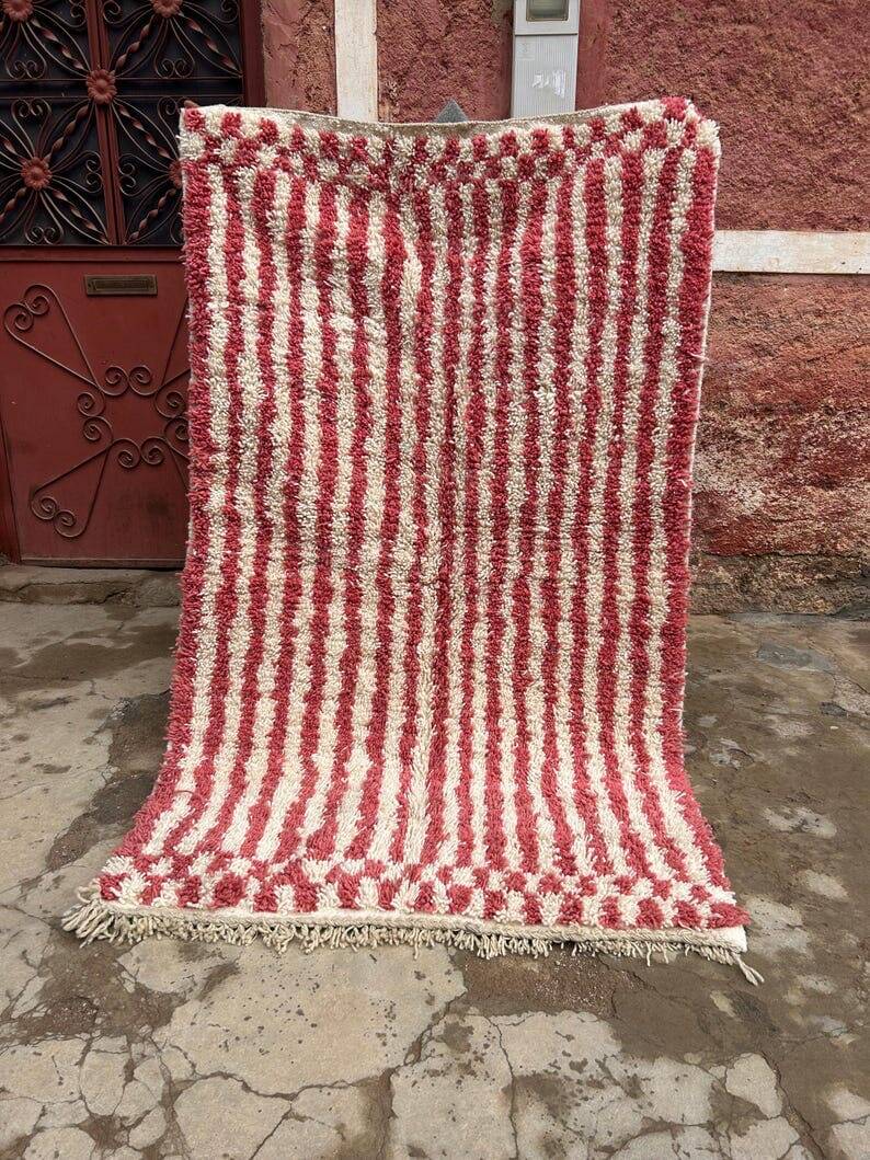 Handmade pure wool traditional red carpet, 2.5/3.5 m.