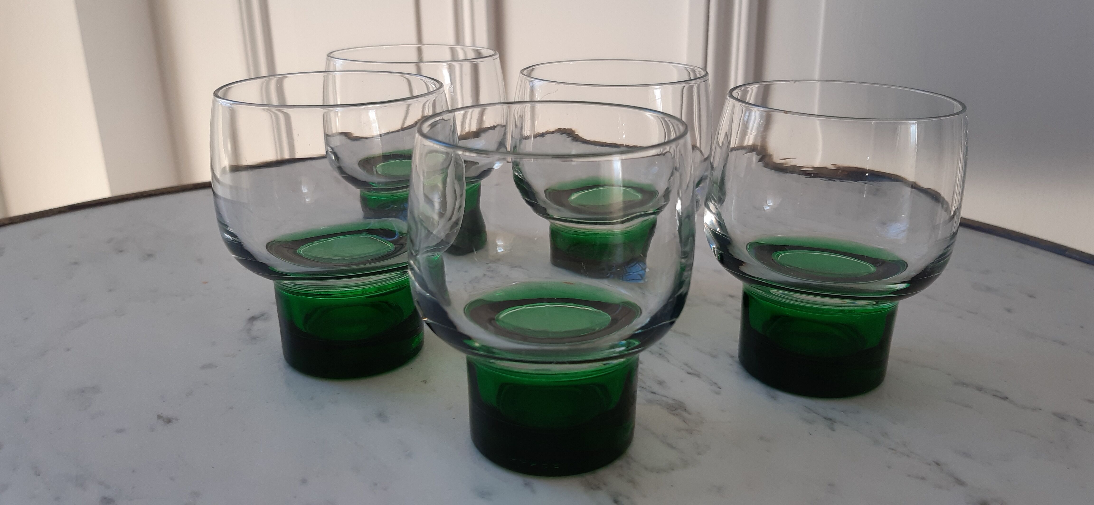 Set of 5 colored green foot glasses 60s