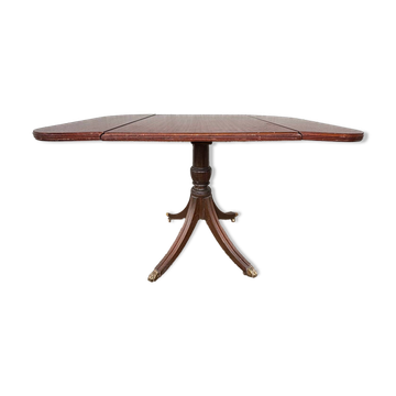 Extendable English table