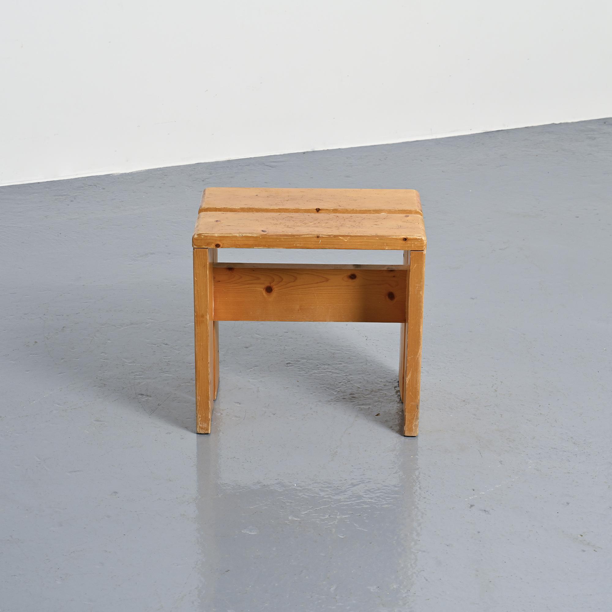 Tabouret en pin massif, Les Arcs