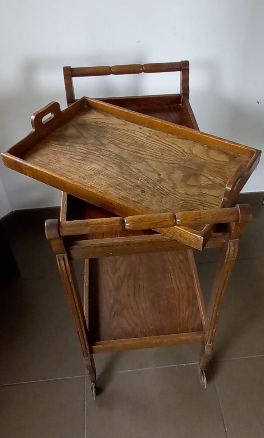 Service with chestnut wheels trolley