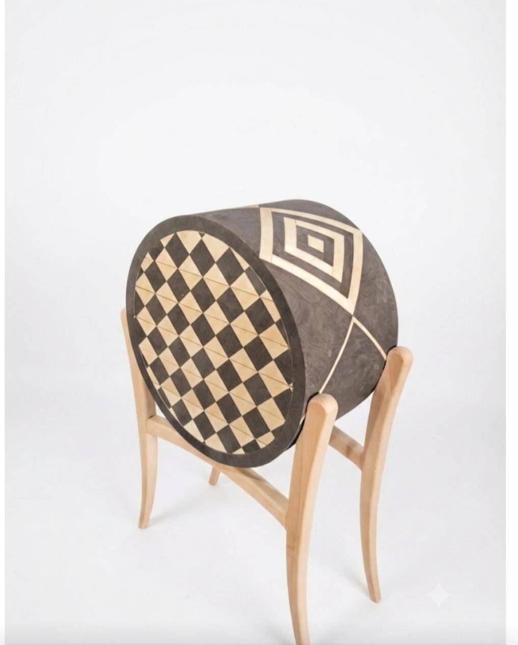 Commode cylindrique Art Déco bois de hêtre, Marqueterie Arlequin, 6 tiroirs