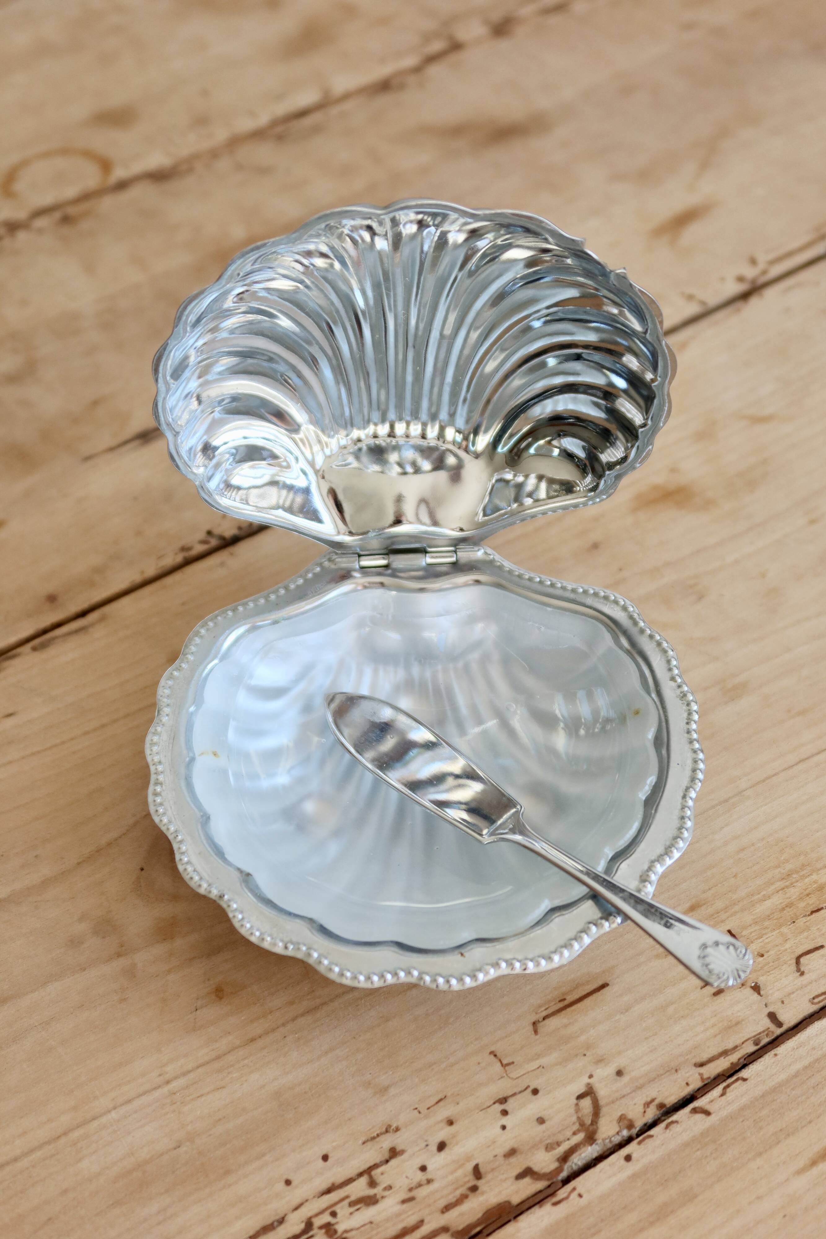 Vintage shell butter dish in silver-plated metal and glass with knife - Style
