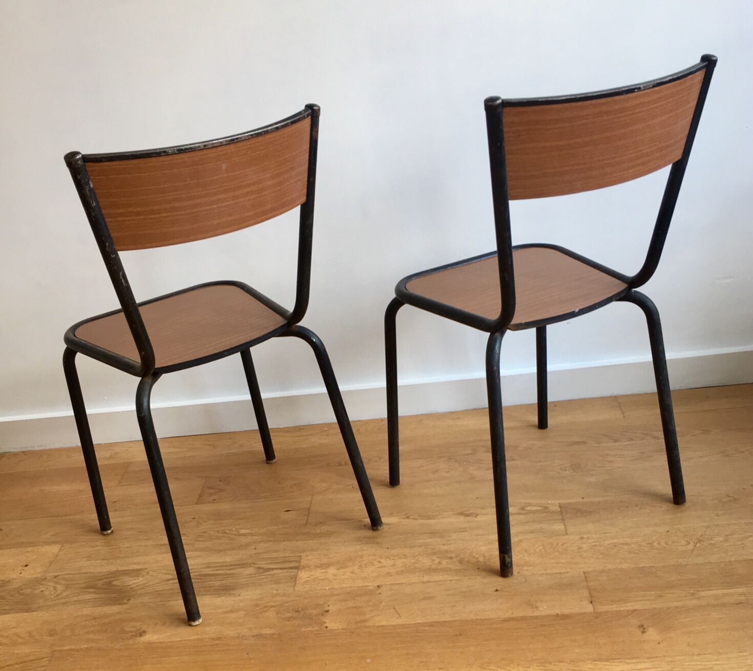 Paire de chaises tubulaire et formica