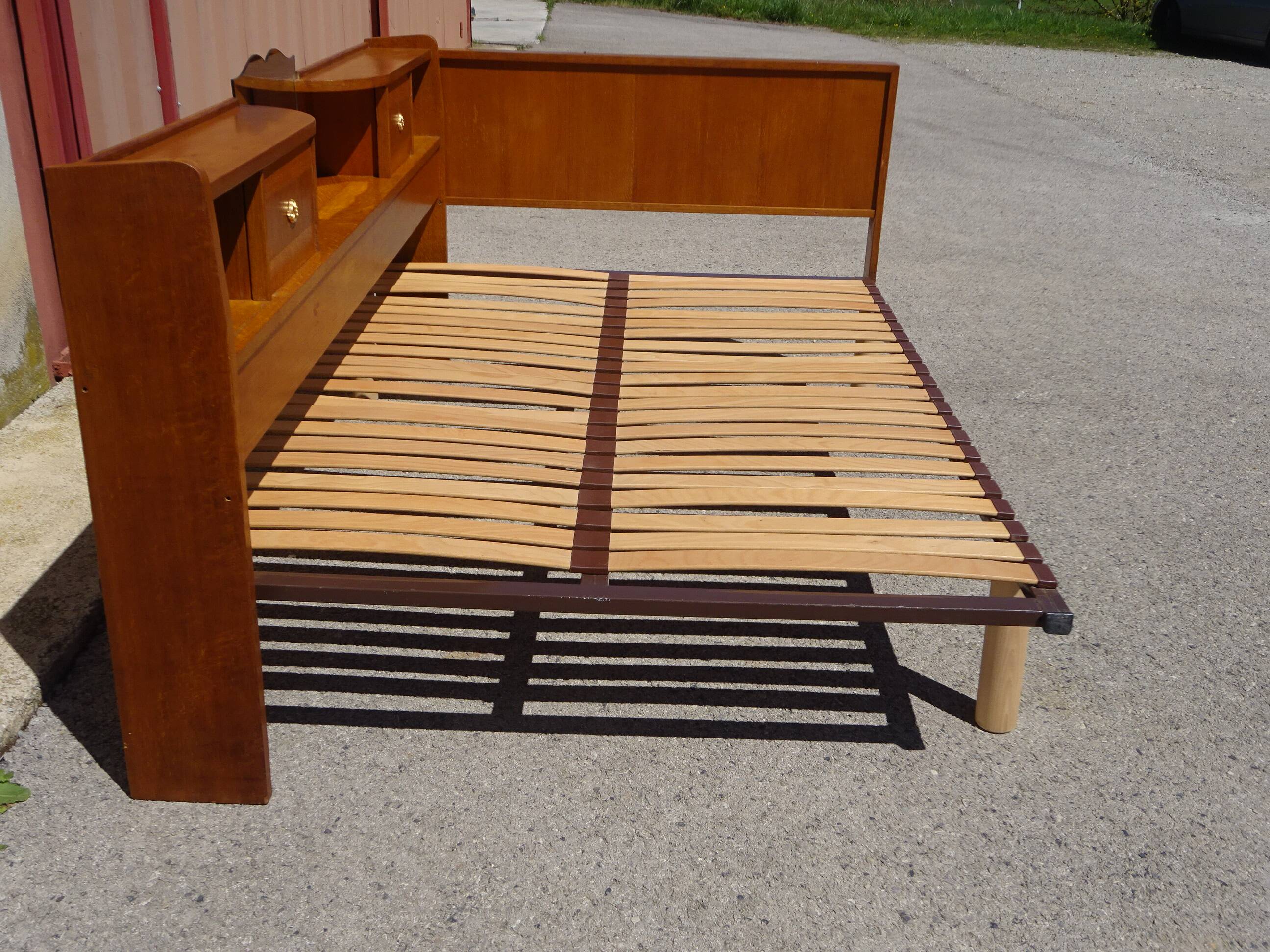 Cozy and oak headboard