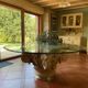 Table sur chapiteau corinthien
