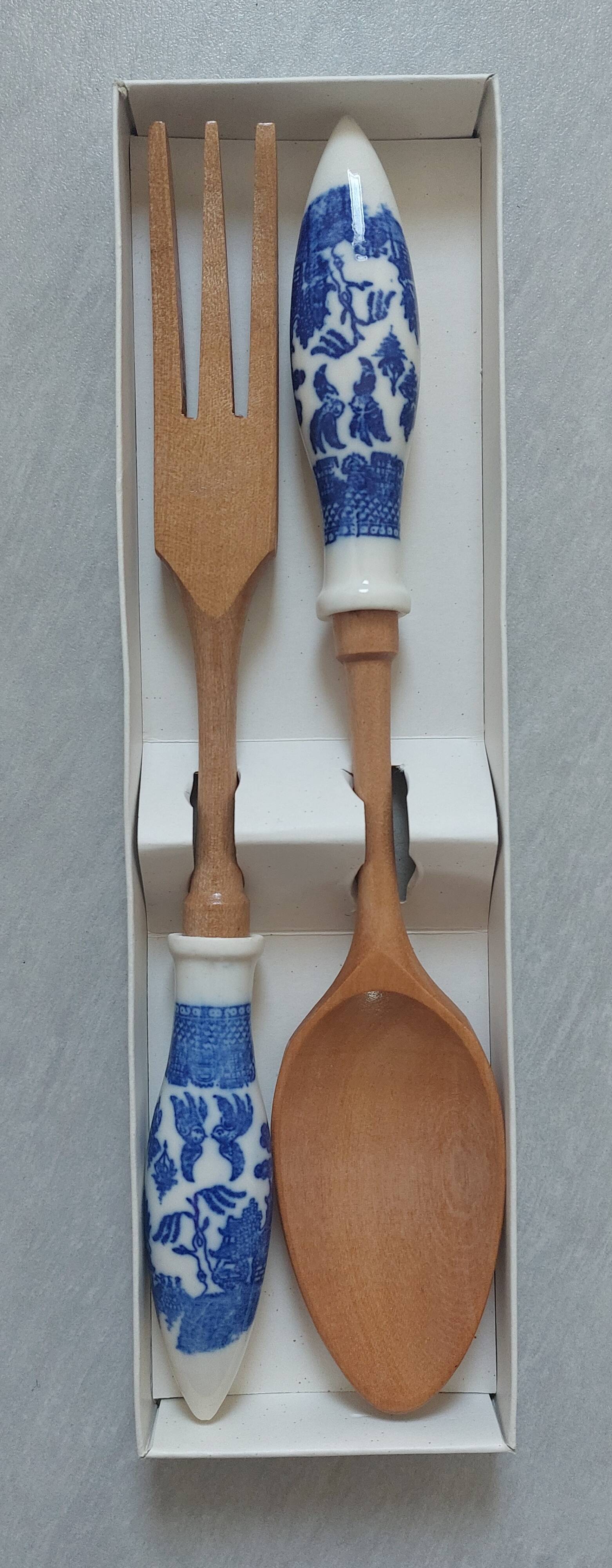 Salad servers