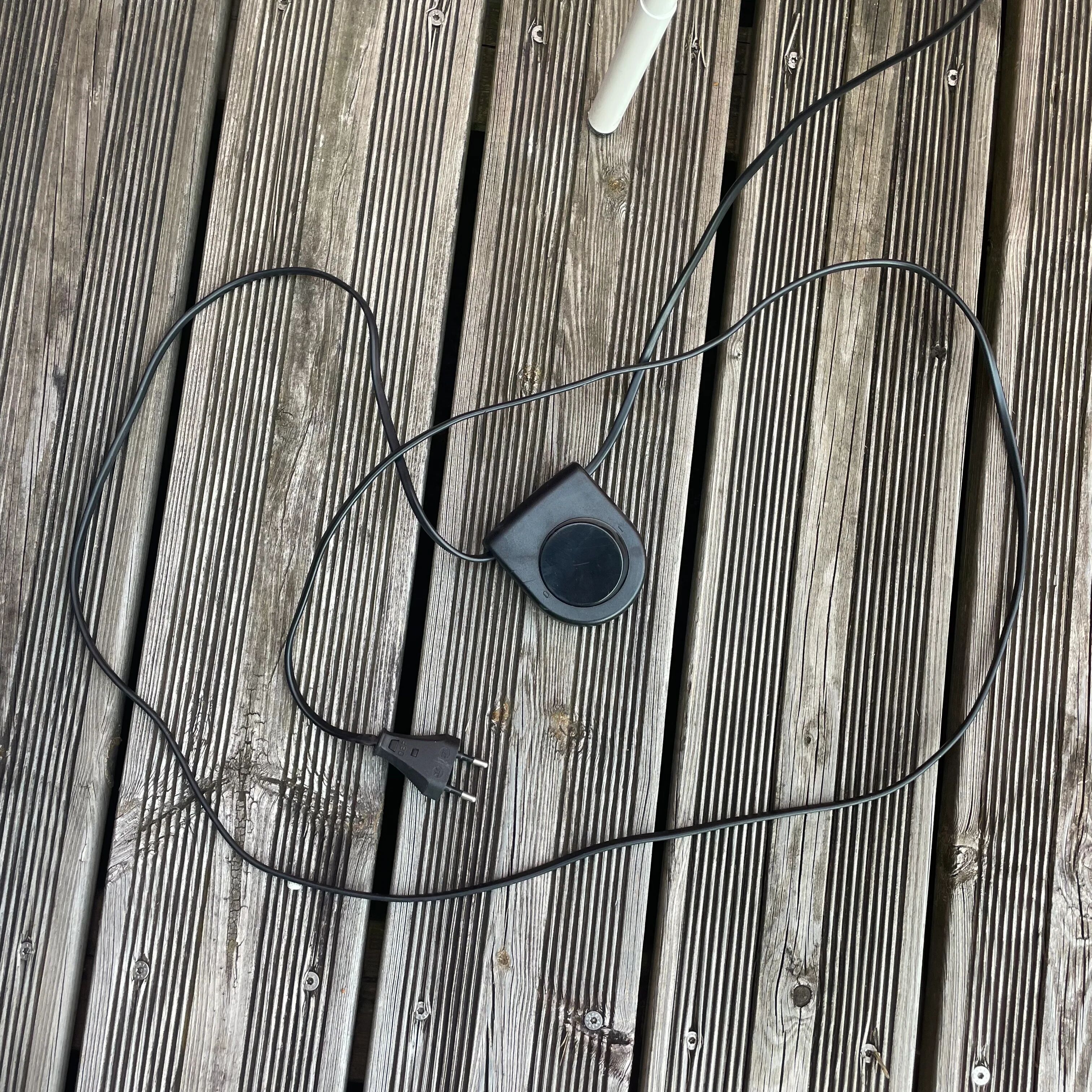 Reading floor lamp with an adjustable arm and head