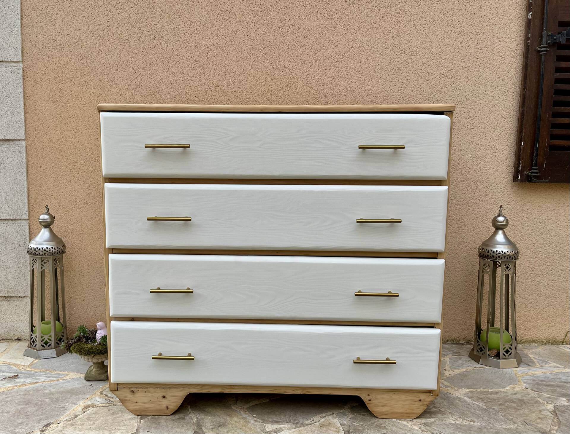Commode style atelier rénovée blanche et bois
