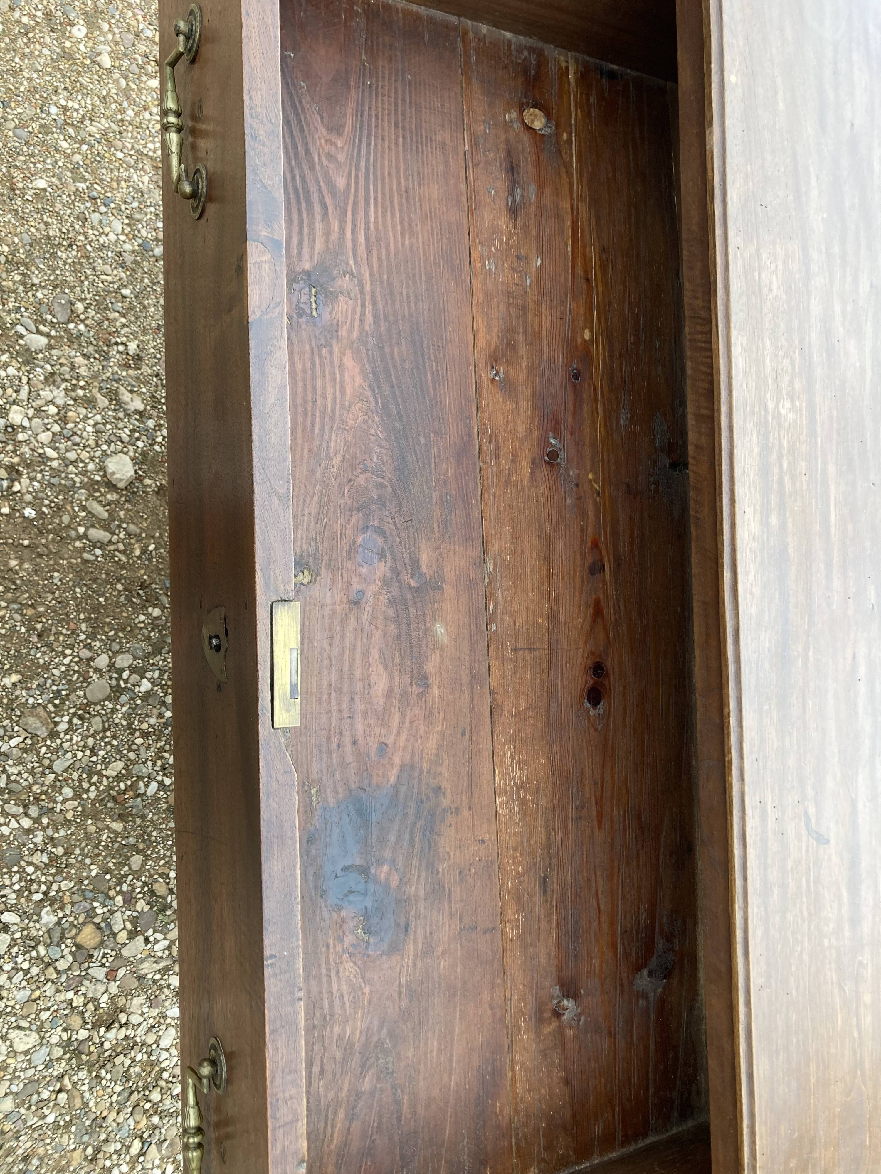 Louis XVI chest of drawers in walnut