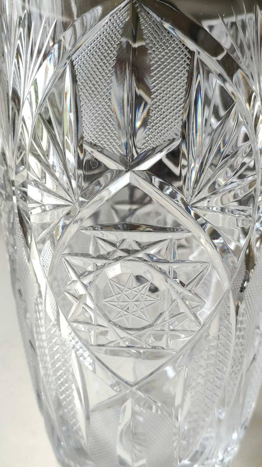 Boho chic vase in cut bohemian crystal. starry/crossions/foliage patterns. 20 x 12 cm