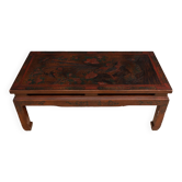 Table basse de Chine en laque fond rouge décor naturaliste XXe