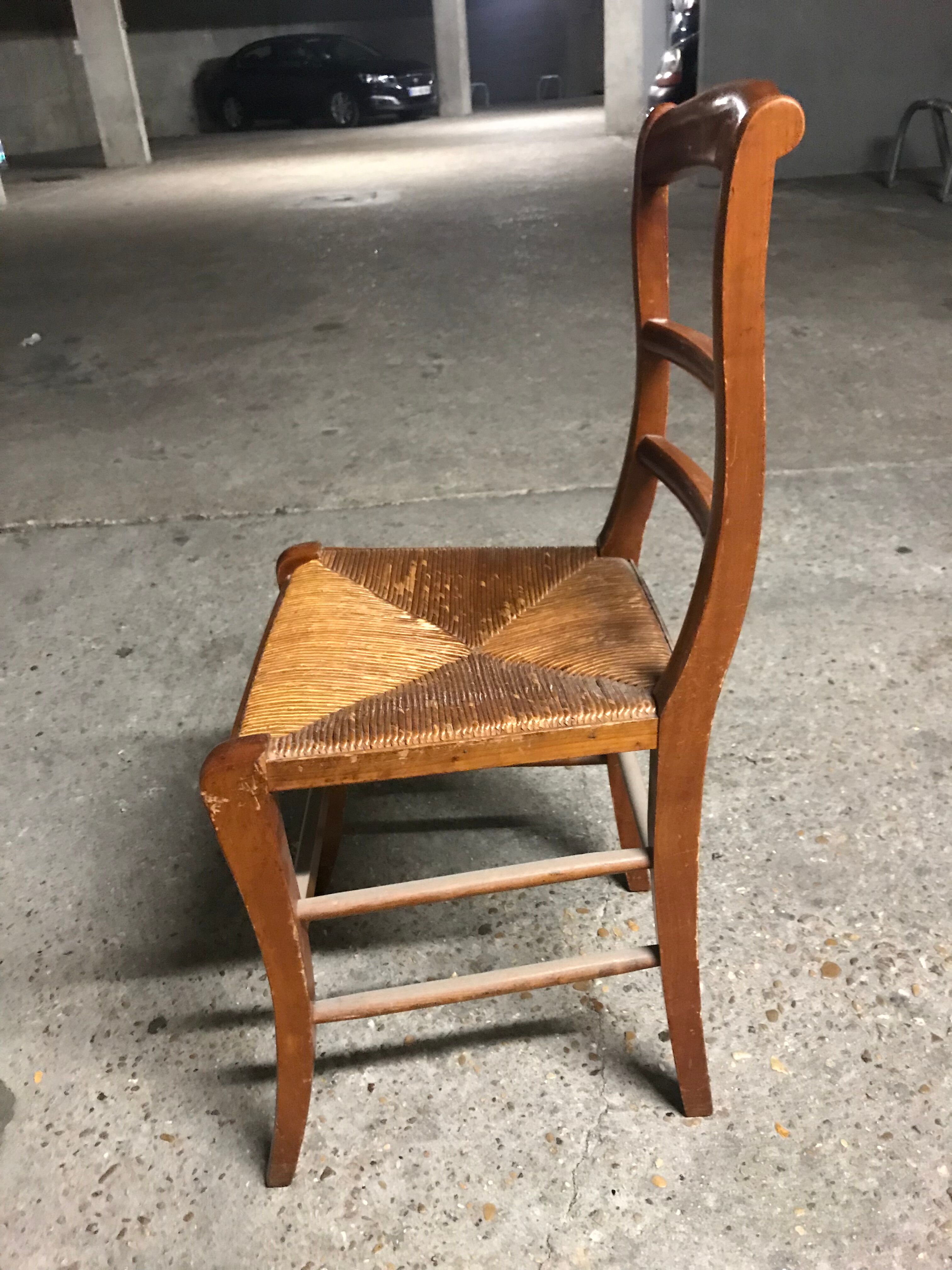 Set of 6 old straw chairs