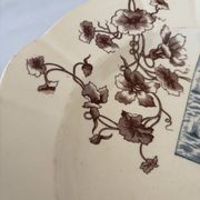Assiette terre de fer sépia et bleu Longchamp - terre de fer cigognes