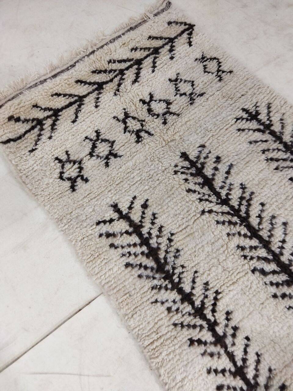 Handmade moroccan berber rug 203 x 94 cm