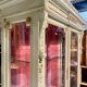 Vitrine de style louis xvi en bois rechampie et bronzes dorés d’époque napoléon iii