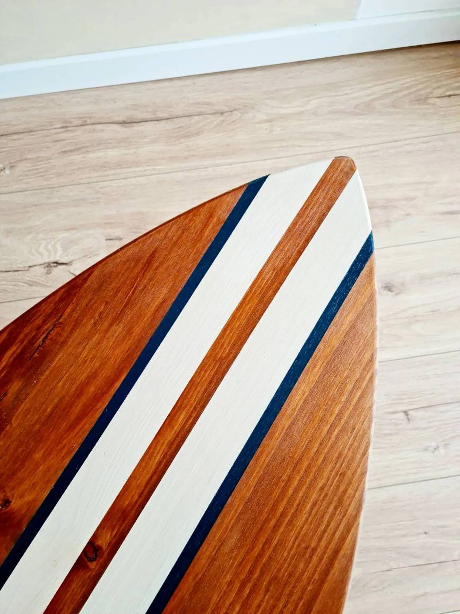 Surf coffee table | pin legs