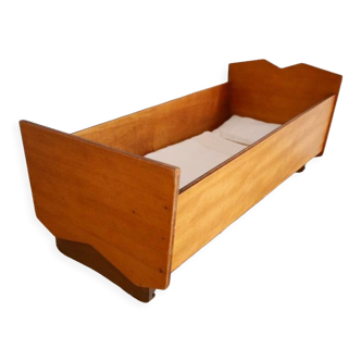 Wooden dollbed