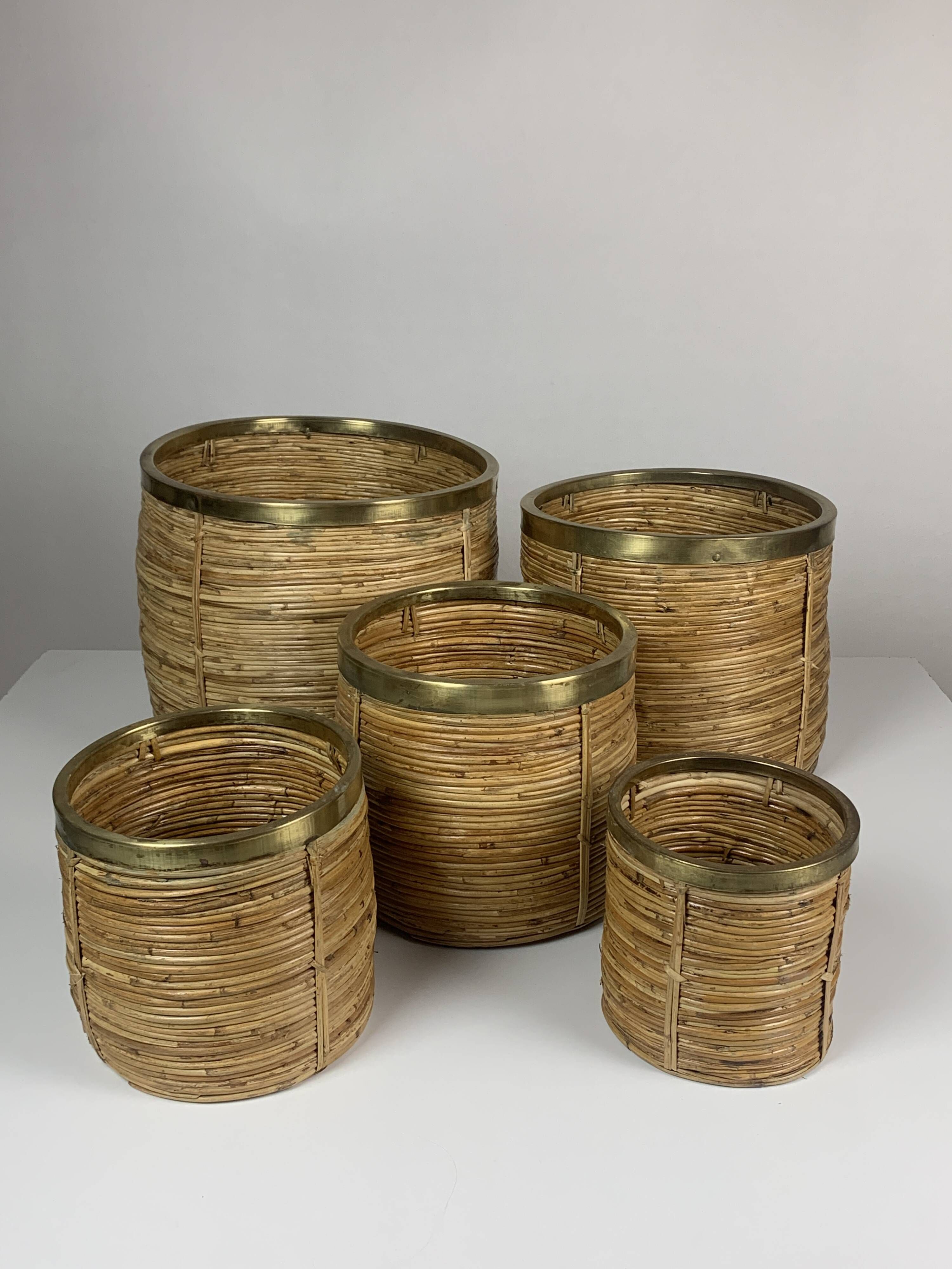 Set of 5 rattan pencil reed and brass plant holder baskets, Italy 1970s