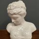 Sculpture en terre cuite émaillage blanc craquelé sujet féminin XXe
