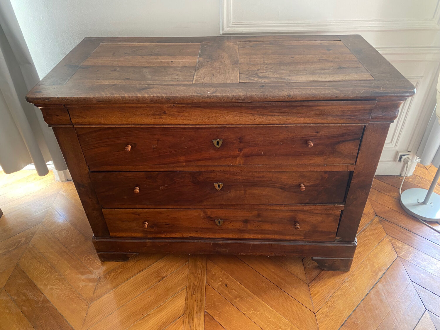 Wooden chest of drawers