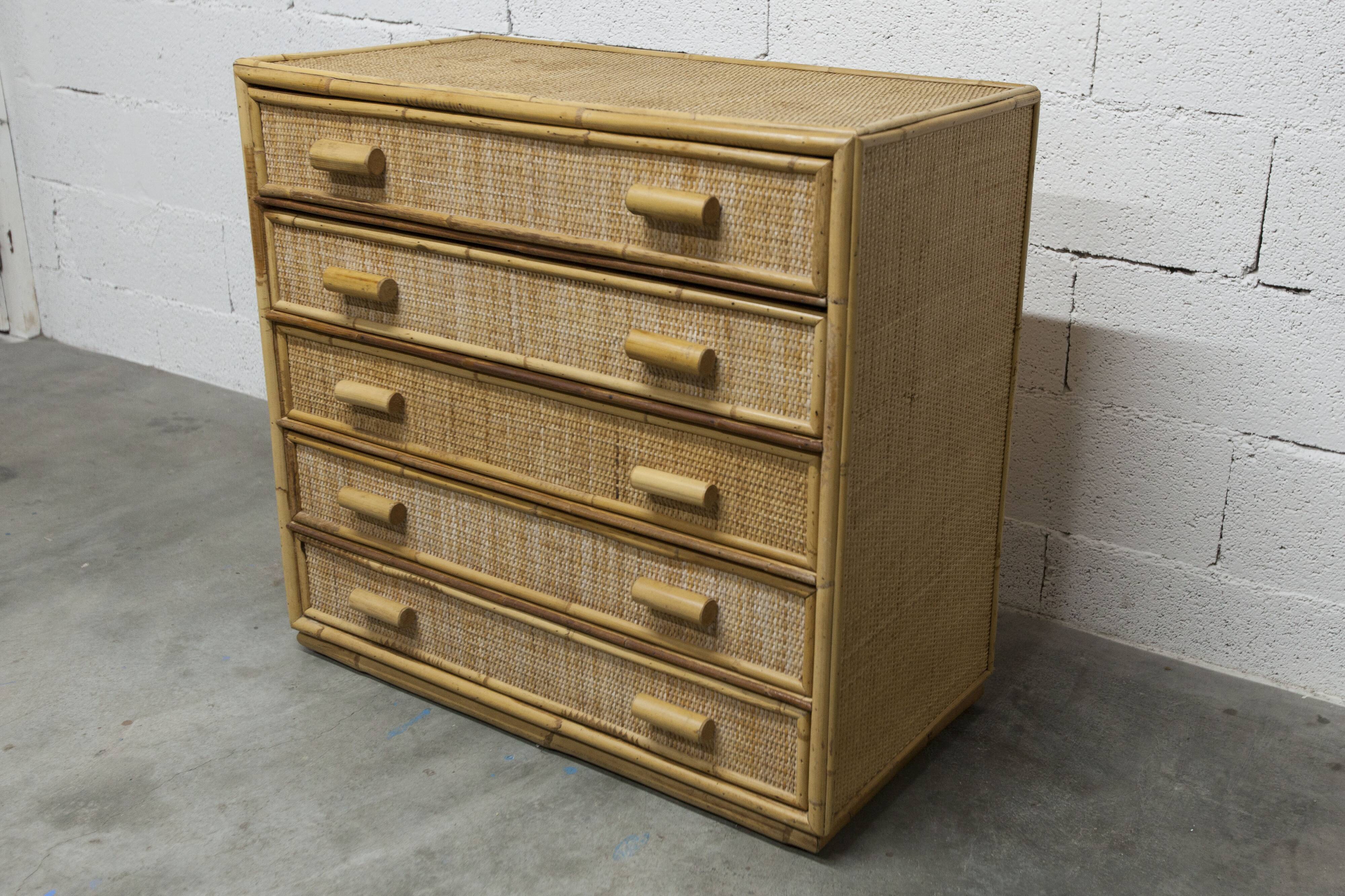 Rattan chest of drawers with 5 drawers from the 1970s.