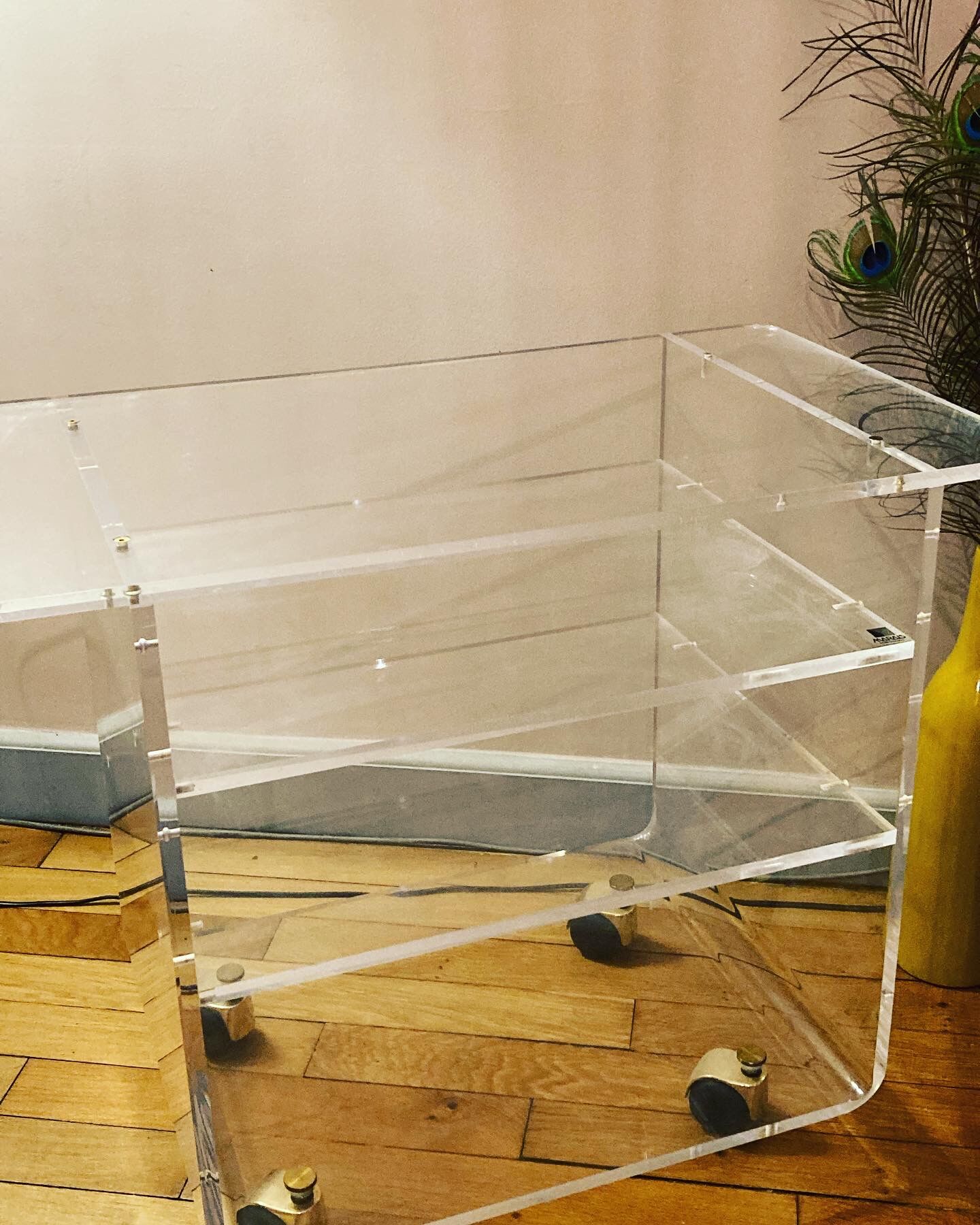 International Marais plexi service