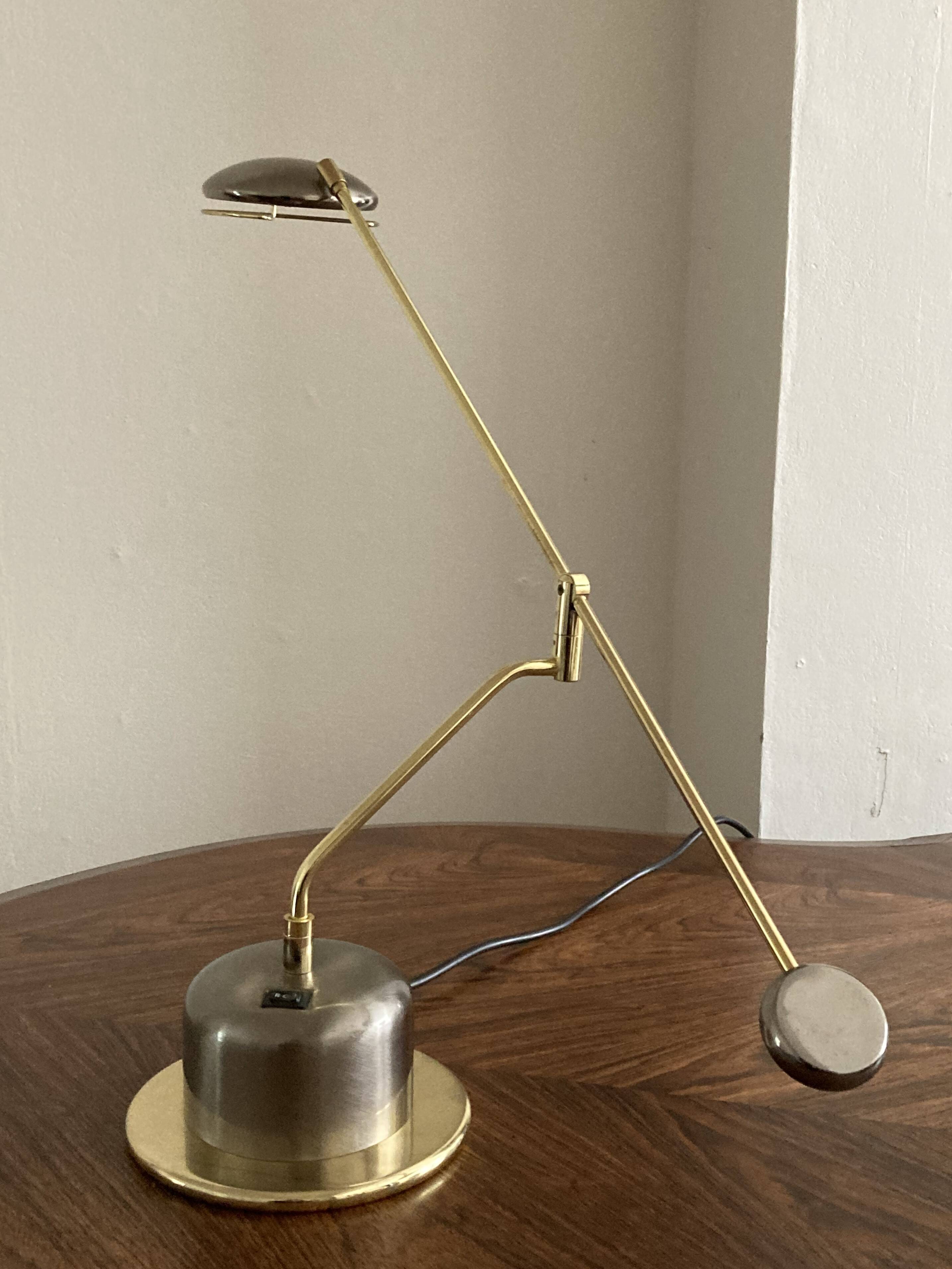 Massive vintage 80s swing arm table lamp