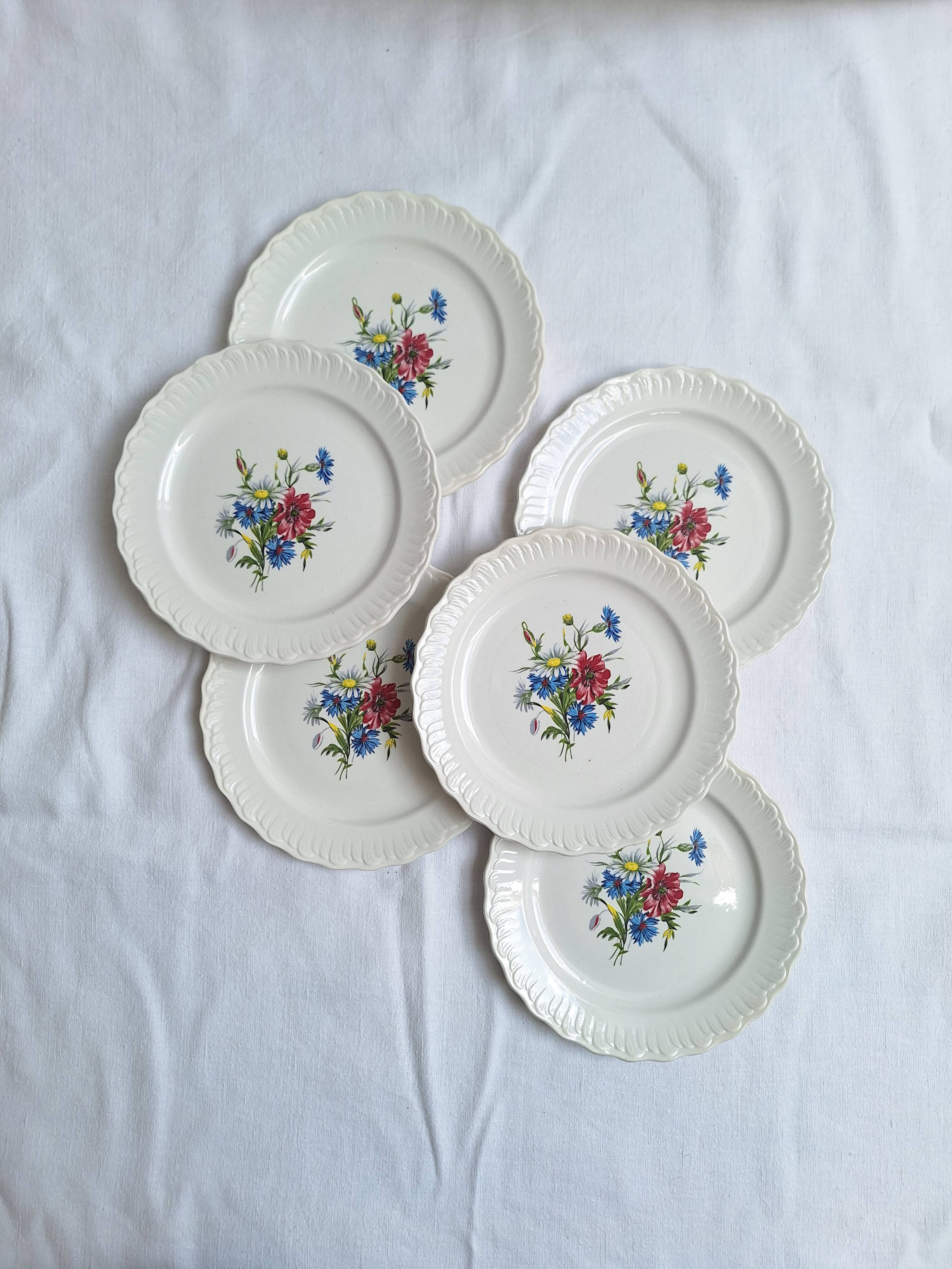 Assiettes à desserts à fleurs vintage