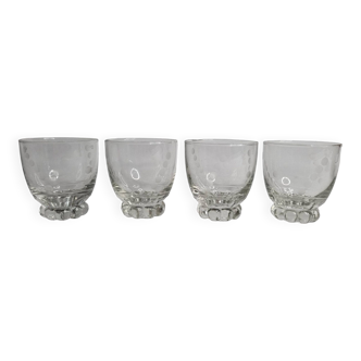 Set of four Art Deco style engraved crystal glasses on spherical feet