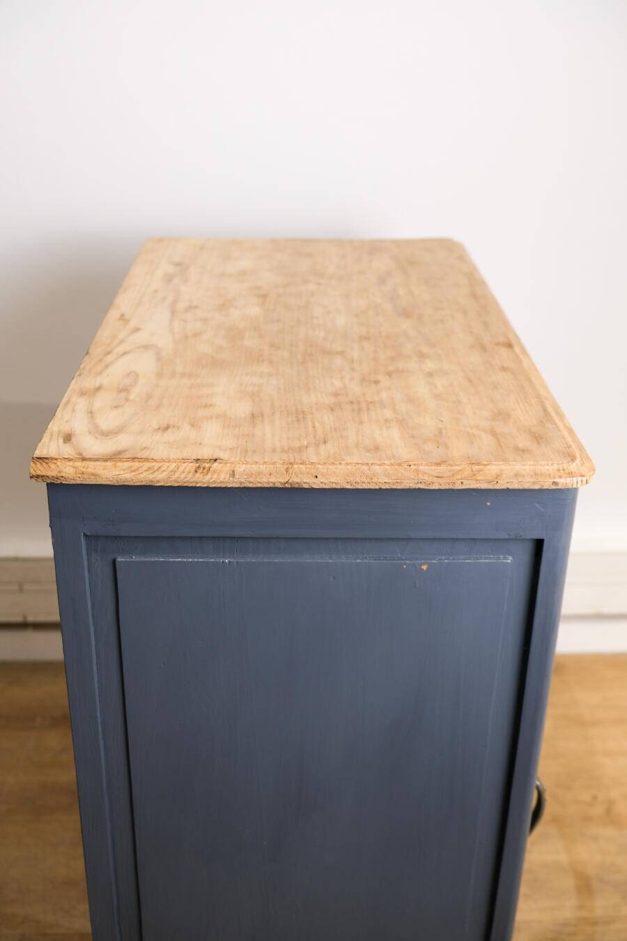 Art deco storage unit