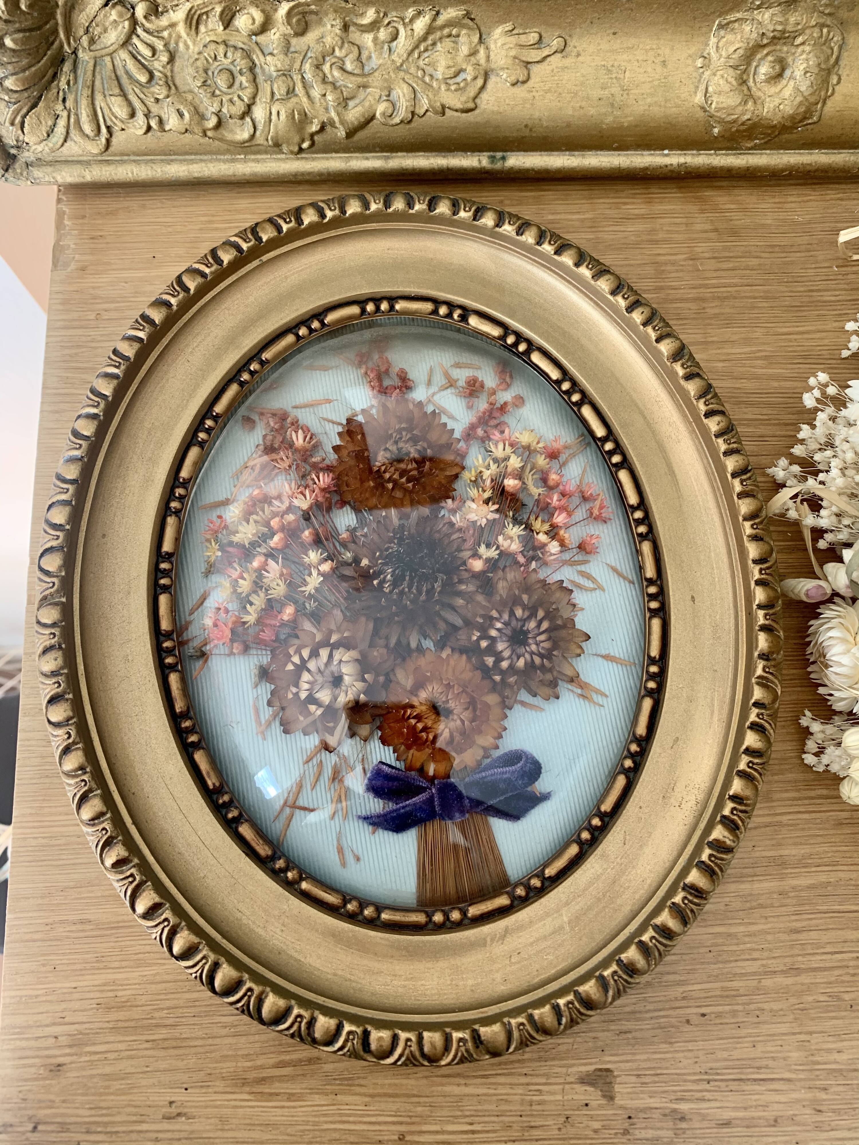 Frame vintage dried flowers
